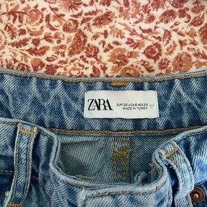 Zara Highwaisted jeans